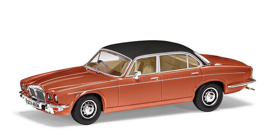 MODELLINO SCALA COMPATIBILE CON DAIMLER SOVEREIGN SERIES 2 DOUBLE SIX VANDEN PLAS CORAL 1:43 VANGUARDS VA13903