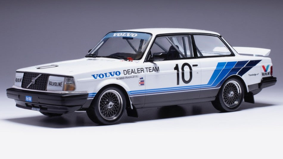 MODELLINO SCALA COMPATIBILE CON VOLVO 240 TURBO RHD N.10 VOLVO DEALER TEAM 1986 ATCC R.FRANCEVIC 1:18 IXO MODEL 18RMC176