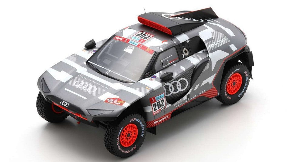 MODELLINO SCALA COMPATIBILE CON AUDI RS Q e-TRON N.202 DAKAR 2022 C.SAINZ-L.CRUZ 1:18 SPARK MODEL 18S827