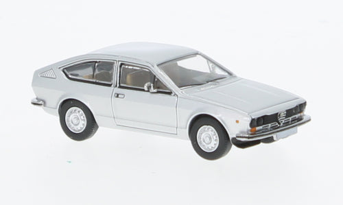 MODELLINO SCALA COMPATIBILE CON ALFA ROMEO ALFETTA GT 1974 SILVER 1:87 PREMIUM CLASSIXXS PCX870425