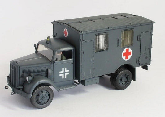 MODELLINO SCALA COMPATIBILE CON OPEL BLITZ GERMAN 4x4 AMBULANCE 1940 1:32 FORCES OF VALOR FOR801101B