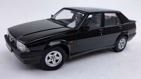 MODELLINO IN SCALA Triple 9 COMPATIBILE CON ALFA ROMEO 75 BLACK 1:18 MODEL SCALE T9-1800470 241217