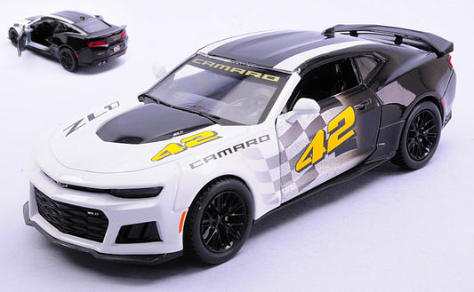 MODELLINO SCALA COMPATIBILE CON CHEVROLET CAMARO ZL1 N.42 2017 WHITE/BLACK 1:24 MOTORMAX MTM73797