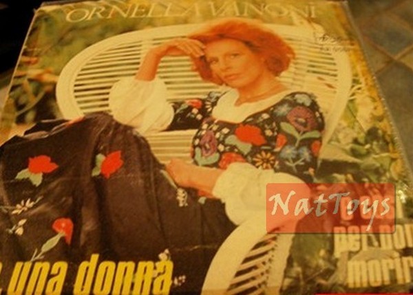 7" 45 SPINS Ornella Vanoni I, A WOMAN/AND SO NOT TO DIE (Italy 1972) VG/VG