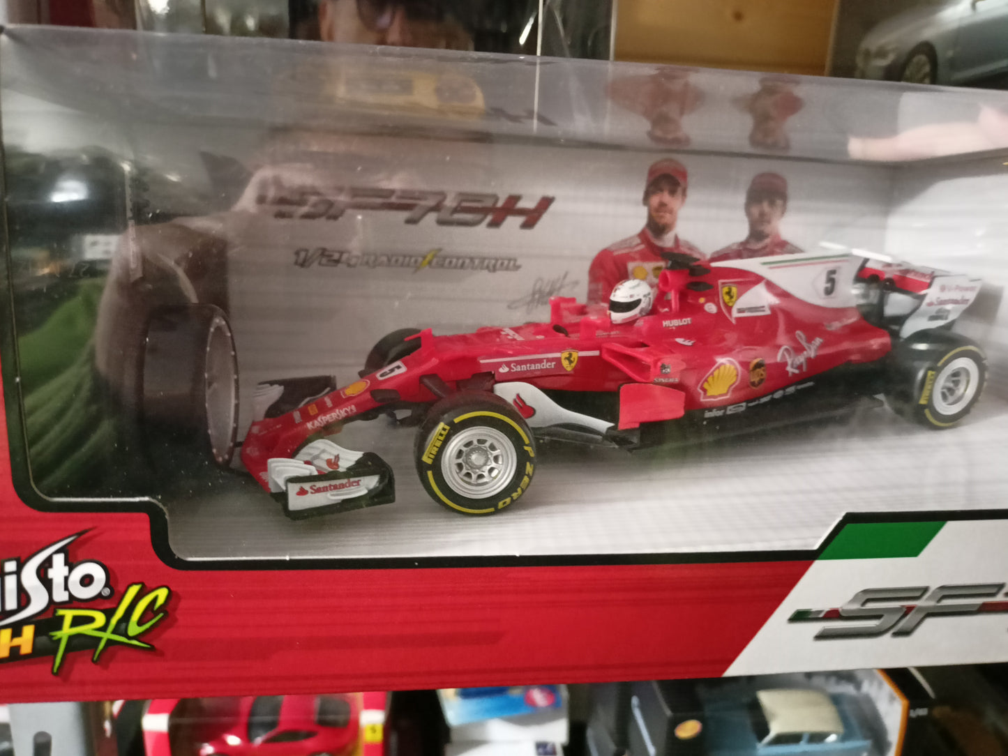 MODELLINO IN SCALA MAISTO COMPATIBILE CON FERRARI SF70-H 2017 SEBA VETTEL RADIOCOMANDO 1:24 MI81204 241220 DIE CAST MODEL