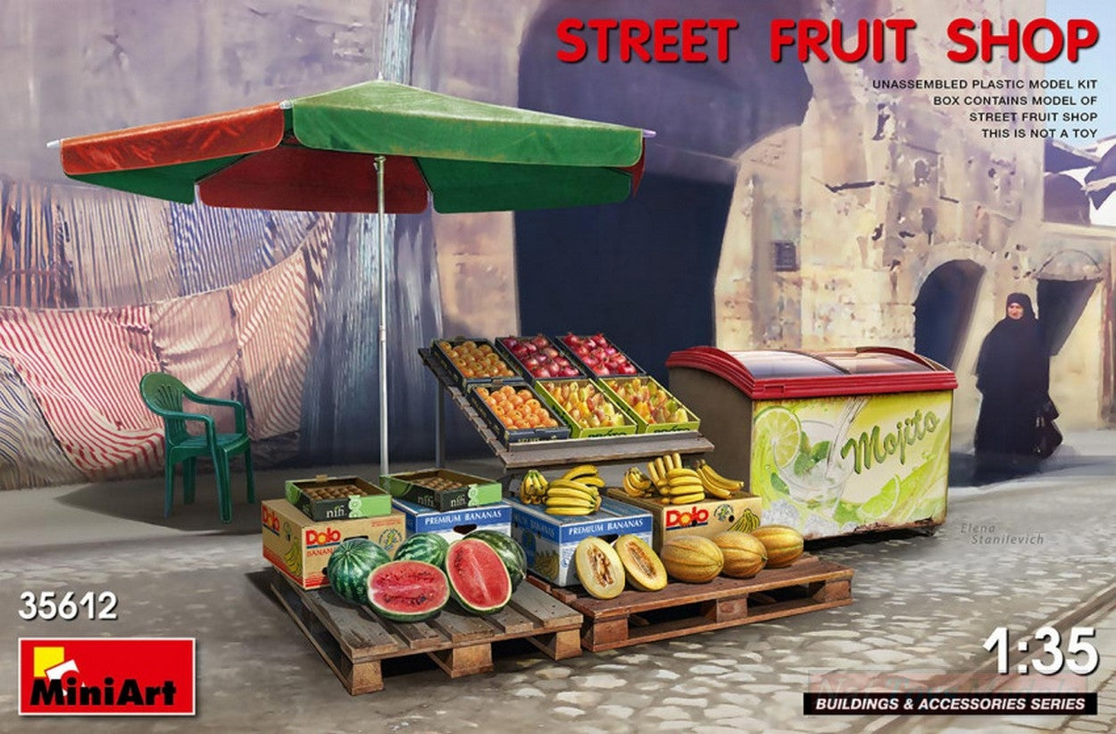 KIT DA MONTARE IN SCALA COMPATIBILE CON BANCO FRUTTA STREET FRUIT SHOP KIT 1:35 MINIART MIN35612