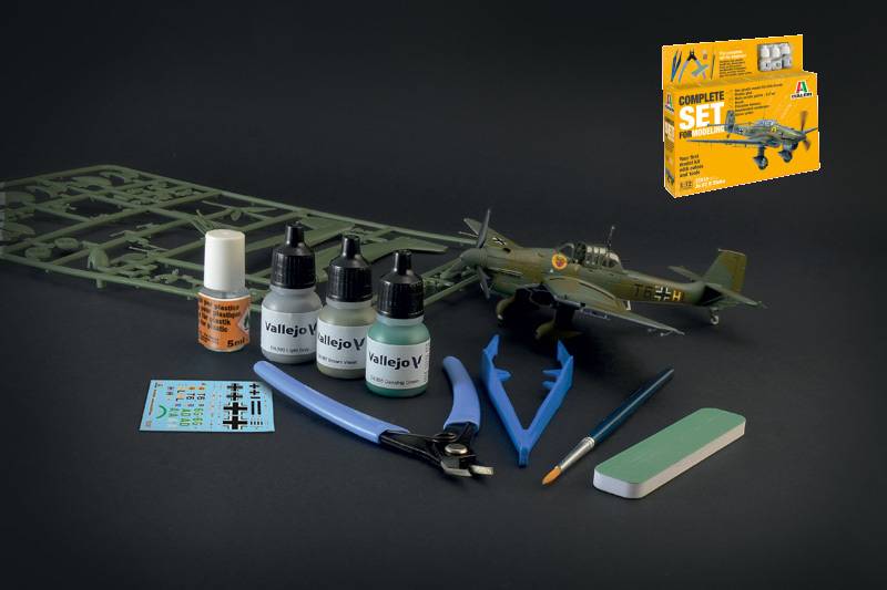 SCALE ASSEMBLY KIT COMPATIBLE WITH JUNKER JU-87B STUKA COMPLETE SET KIT 1:72 ITALERI IT72010