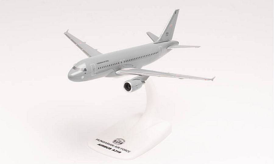 MODELLINO IN SCALA COMPATIBILE CON AIRBUS A319 HUNGARIAN AIR FORCE 1:200 HERPA HP613422