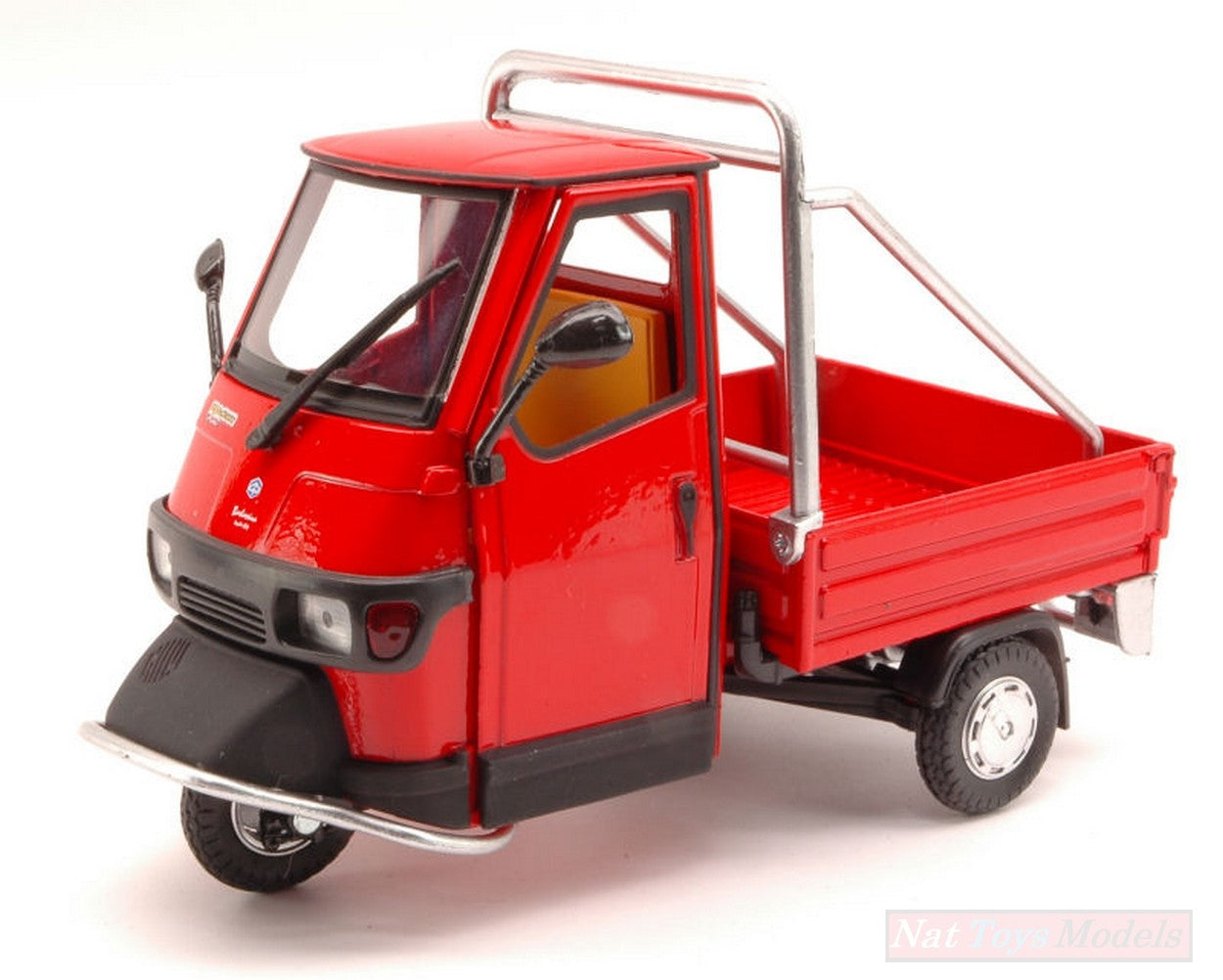 SCALE MODEL COMPATIBLE WITH APE PIAGGIO CROSS 50 RED 1:18 NEW RAY NY68035R