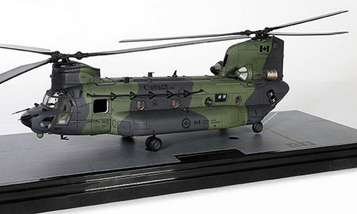 MODÈLE RÉDUIT COMPATIBLE AVEC HÉLICOPTÈRE BOEING CHINOCK CH 147F FORCE DE L'AIR ROYALE CANADIENNE 1:72 FORCES OF VALOR FOR821005C-1