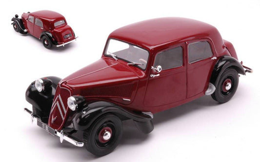 MODELLINO IN SCALA COMPATIBILE CON CITROEN TRACTION AVANT 11BL DARK RED/BLACK 1:24 WHITEBOX WB124116