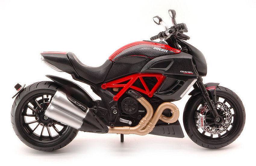 SCALE MODEL COMPATIBLE WITH DUCATI DIAVEL CARBON 1:12 MAISTO MI11023B