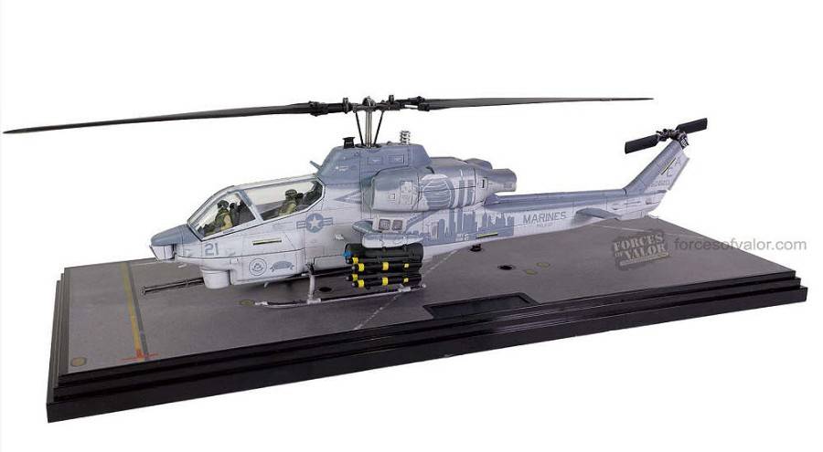 MODÈLE RÉDUIT COMPATIBLE AVEC BELL AH-1W WHISKY COBRA ATTACK SQUADRON 167 HELICOPTER 1:48 FORCES OF VALOR FOR820004A-2