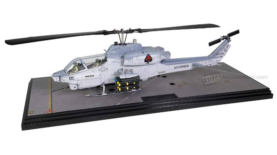 MODÈLE RÉDUIT COMPATIBLE AVEC BELL AH-1W WHISKY COBRA ATTACK SQUADRON 267 HELICOPTER 1:48 FORCES OF VALOR FOR820004A-1