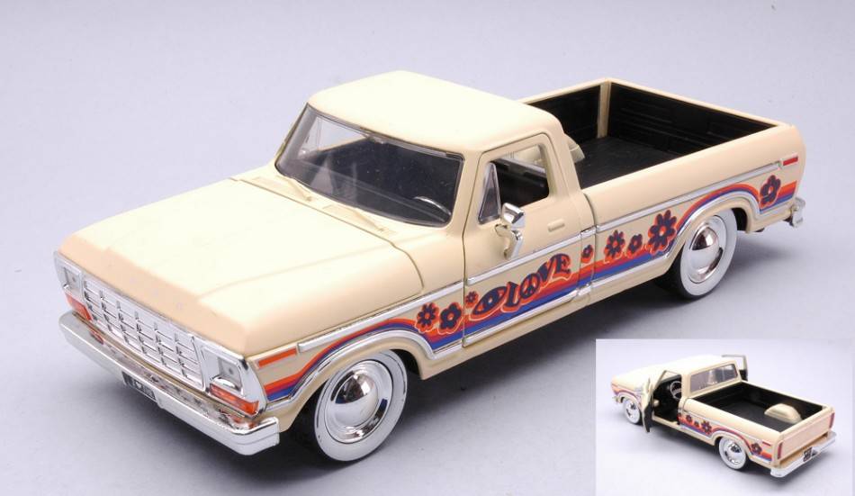 MODELLINO IN SCALA COMPATIBILE CON FORD F-150 1979 "I LOVE THE 70s" CREME 1:24 JADA TOYS JADA31609