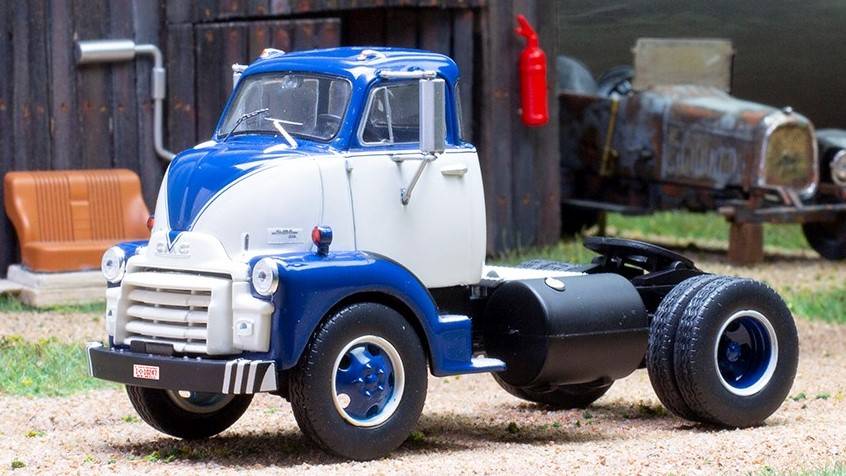 MODELE REDUIT COMPATIBLE AVEC GMC 950 COE 1954 BLANC/BLEU 1:43 IXO MODEL TR150