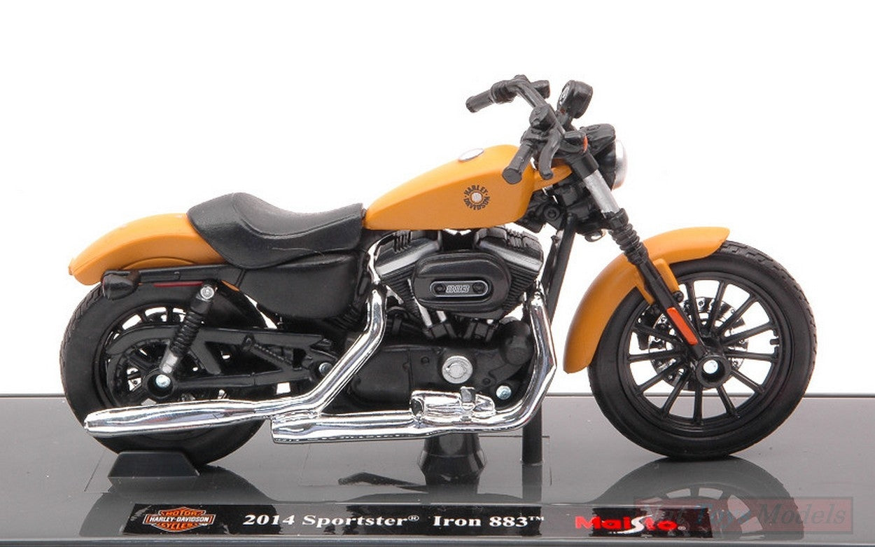 SCALE MODEL COMPATIBLE WITH HARLEY DAVIDSON SPORTSTER IRON 883 2014 BEIGE 1:18 MAISTO MI19137