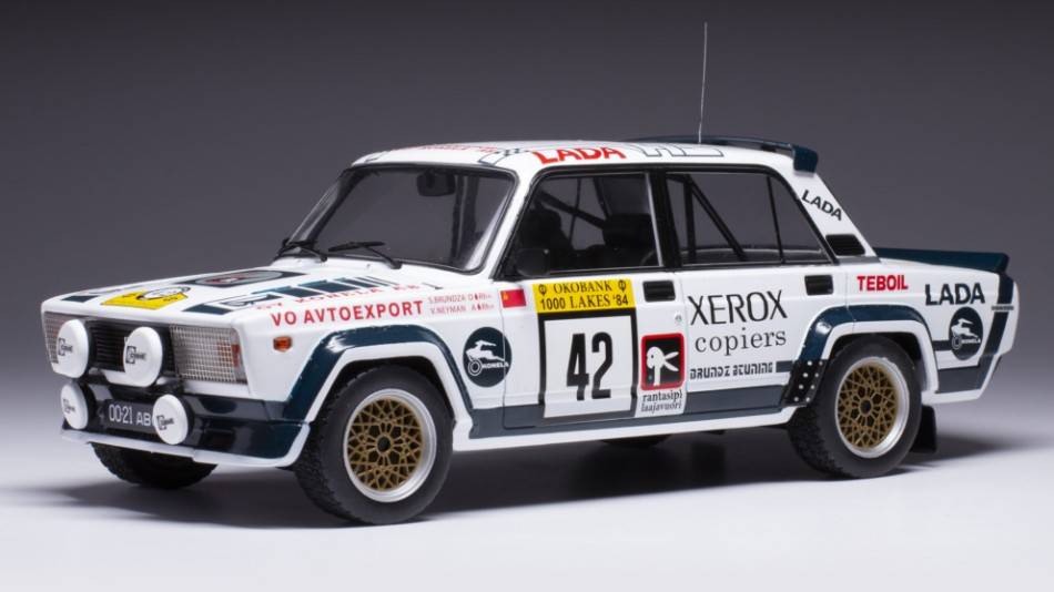 MODELLINO IN SCALA COMPATIBILE CON LADA 2105 VFTS N.42 1000 LAKES RALLY 1984 BRUNDZA/NEYMAN 1:18
 IXO MODEL 18RMC146