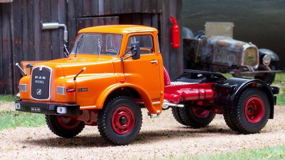 SCALE MODEL COMPATIBLE WITH MAN 19.280 H 1971 ORANGE 1:43 IXO MODEL TR155