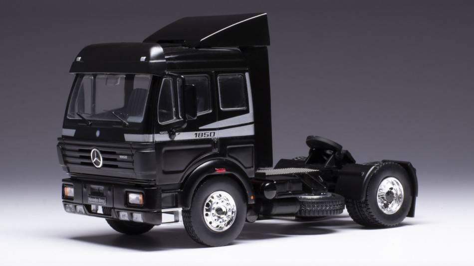 SCALE MODEL COMPATIBLE WITH MERCEDES SK II 1850 1994 BLACK 1:43 IXO MODEL TR156