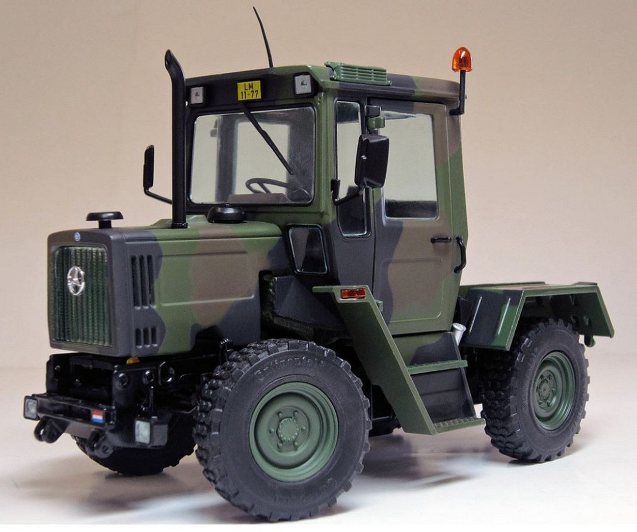 SCALE MODEL COMPATIBLE WITH MERCEDES-TRACK 700 K (W440) CAMOUFLAGE LIMITED PCS 500 1:32 WEISE-TOYS WEIS2039