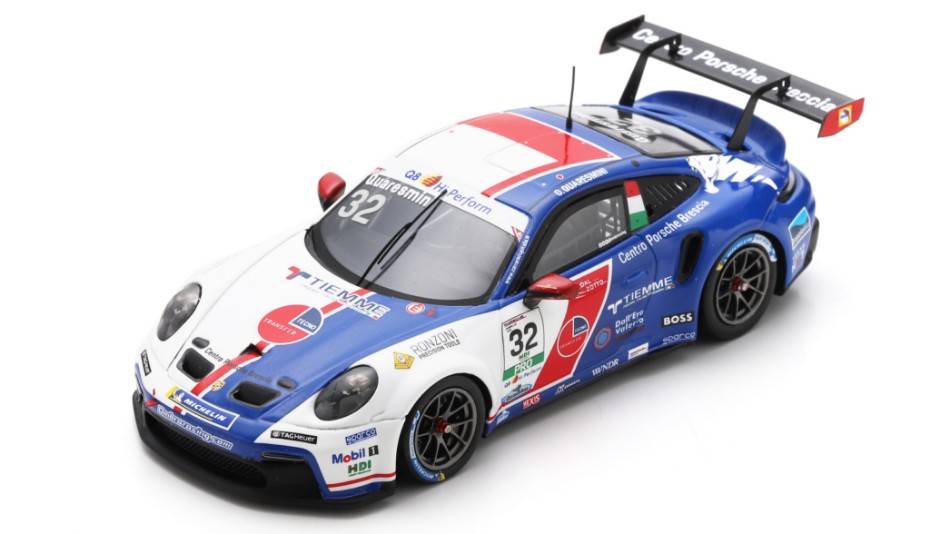 MODELLINO IN SCALA COMPATIBILE CON PORSCHE 911 GT3 N.32 CARRERA CUP ITALY CHAMPION 2022 G.QUARERSIMI 1:43 SPARK MODEL SI024