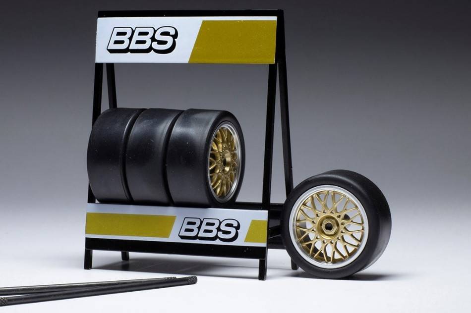 MODELLINO IN SCALA COMPATIBILE CON SET 4 WHEELS BBS MOTORSPORT ONE-PIECE CHROME/GOLD 1:18
 IXO MODEL 18SET017