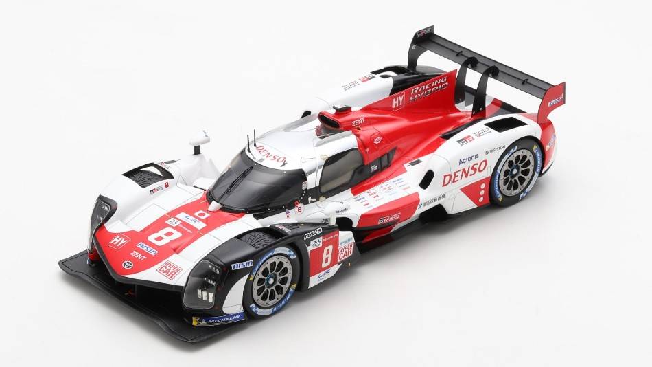 MODELLINO IN SCALA COMPATIBILE CON TOYOTA GR010 HYBRID N.8 2nd LM 2021 BUEMI-NAKAJIMA-HARLEY 1:18 SPARK MODEL 18S690