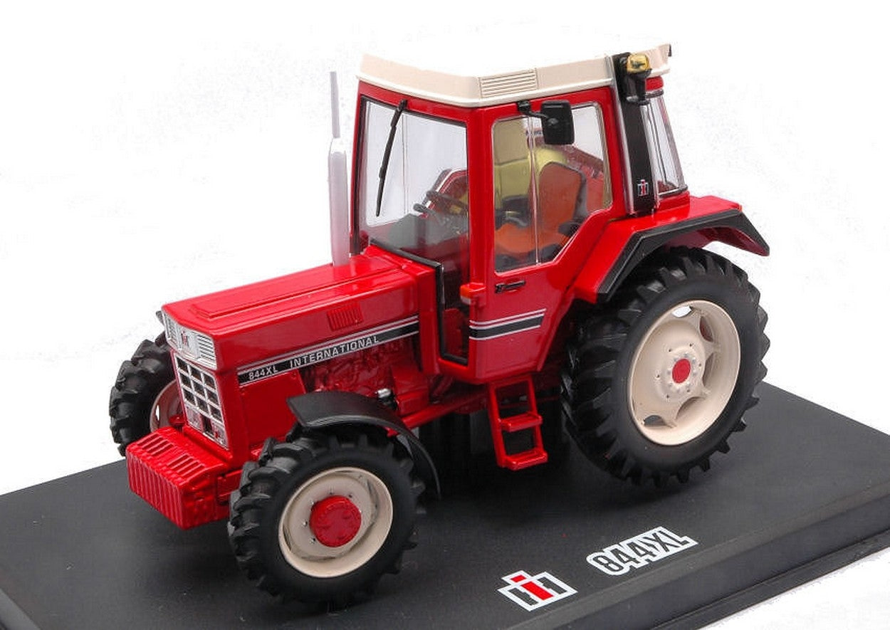 SCALE MODEL COMPATIBLE WITH IH 844 XL TRACTOR 1:32 REPLICAGRI REPLI061