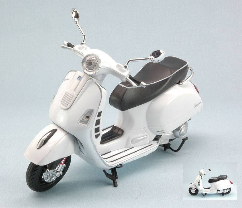 SCALE MODEL COMPATIBLE WITH VESPA GTS 300 SUPER 2008 WHITE 1:12 NEW RAY NY57243W