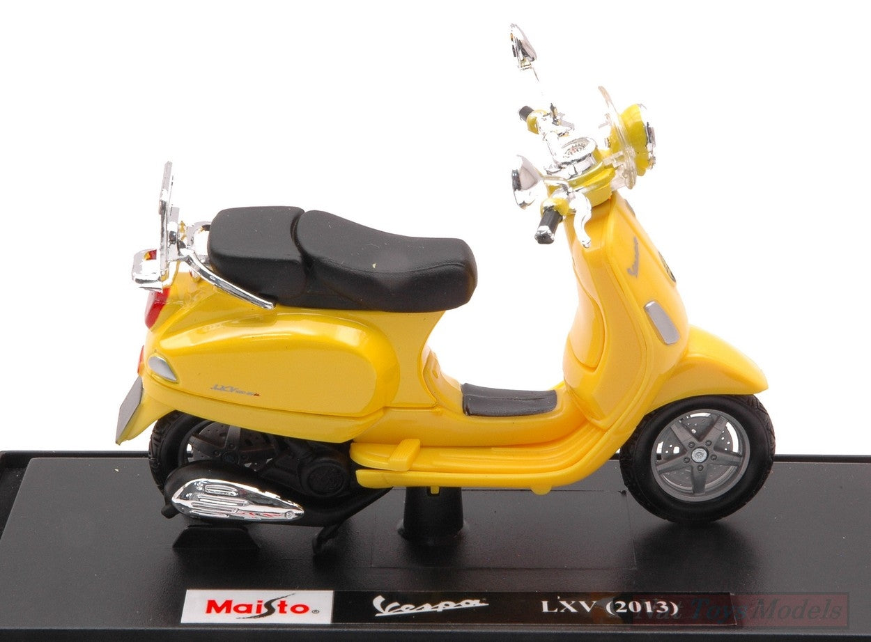 SCALE MODEL COMPATIBLE WITH VESPA LXV 2014 YELLOW 1:18 MAISTO MI16887Y