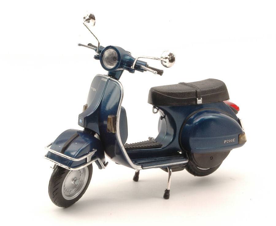 MODELLINO IN SCALA COMPATIBILE CON VESPA P 200 E 1978 BLUE 1:12 NEW RAY NY42123BL