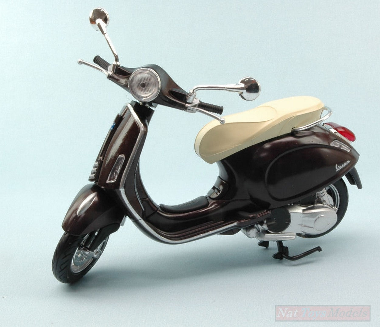 SCALE MODEL COMPATIBLE WITH VESPA PRIMAVERA 125 2014 BROWN 1:12 NEW RAY NY57553BW