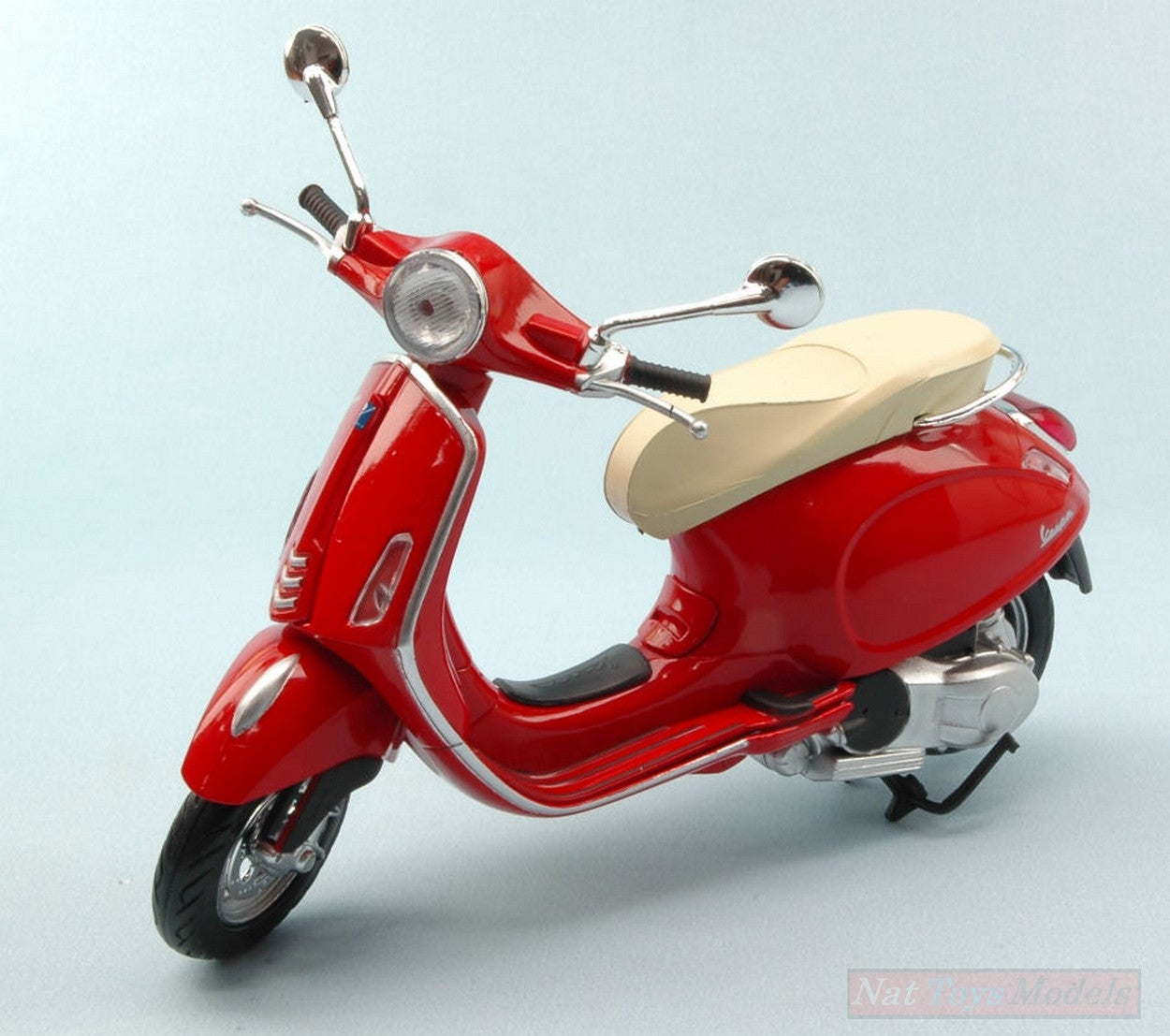 MODELLINO IN SCALA COMPATIBILE CON VESPA PRIMAVERA 125 2014 RED 1:12 NEW RAY NY57553R