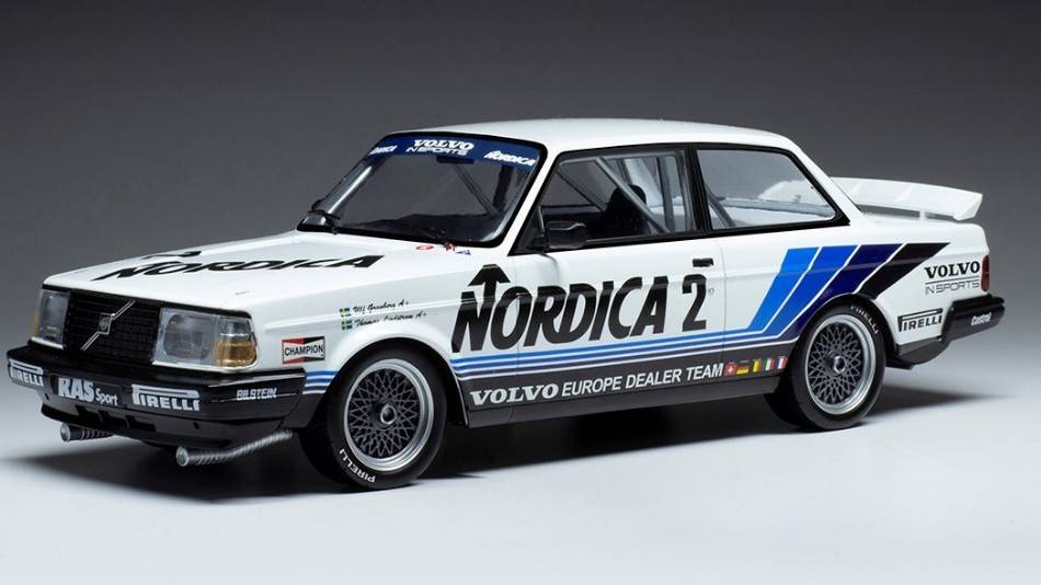 MODELLINO IN SCALA COMPATIBILE CON VOLVO 240 TURBO N.2 ETCC BRUNN 1986
GRANBERG/LINDSTROM 1:18
 IXO MODEL 18RMC088.20