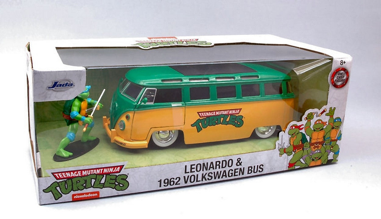 MODELLINO IN SCALA COMPATIBILE CON VW BUS T1 1962 W/TURTLE LEONARDO FIGURE 1:24 JADA TOYS JADA31786