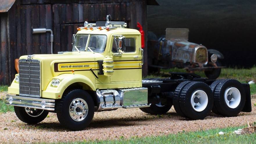 SCALE MODEL COMPATIBLE WITH WHITE WESTERN STAR 4864 1970 YELLOW 1:43 IXO MODEL TR161